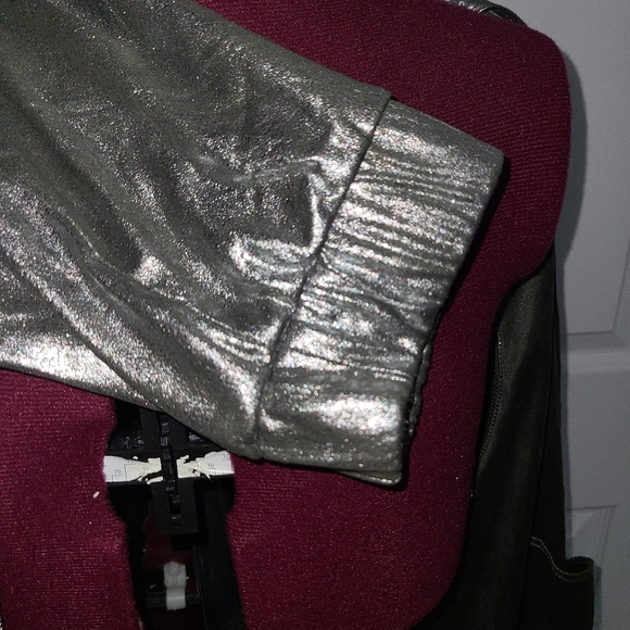 NWT CHICO'S FOILED FAUX SUEDE BOMBER JACKET LONG SLEEVE Size 3 - Picture 5 of 8